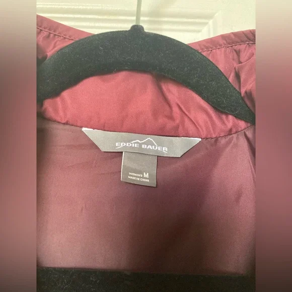 Eddie Bauer maroon quailed jacket! - Picture 3 of 5